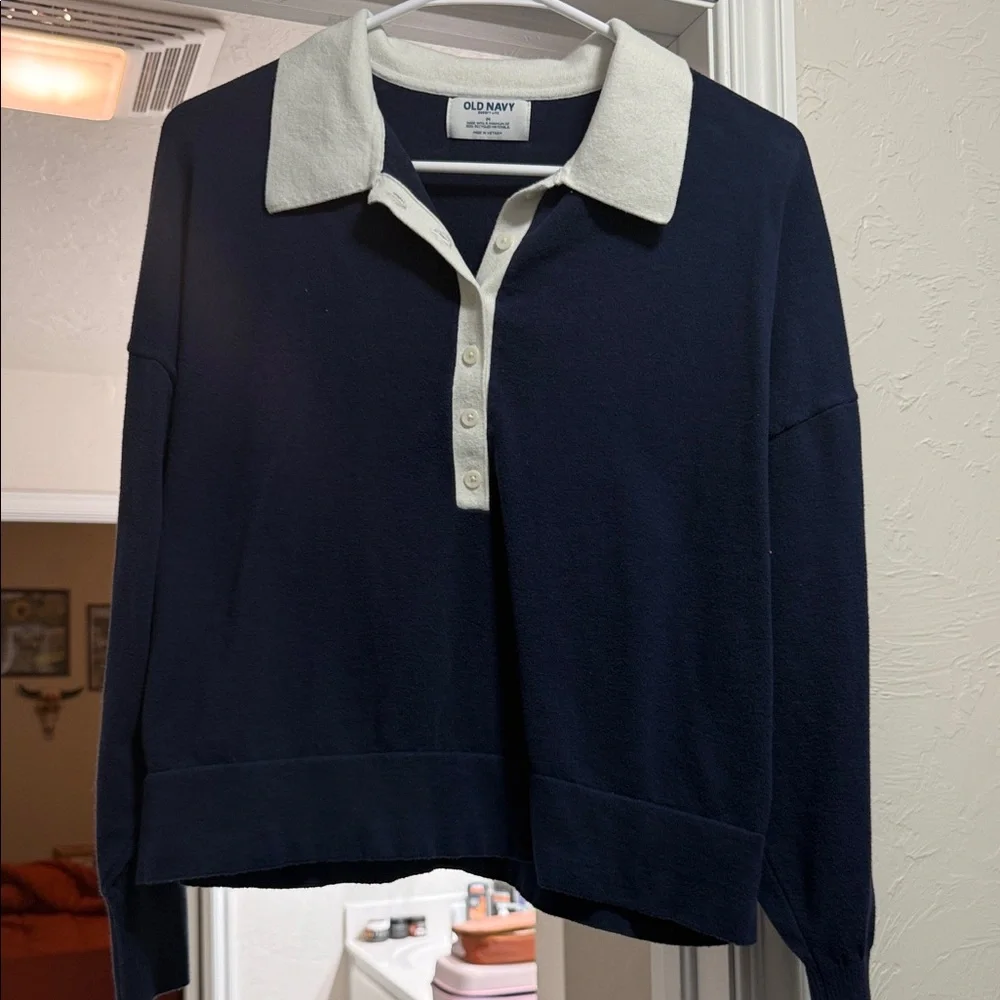 Old Navy Women's Dark Blue Sweater with Cream Collar - Picture 1 of 3